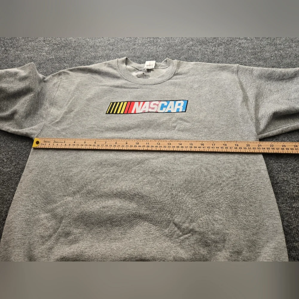 Nascar Crewneck Graphic Sweatshirt Size Medium‎ New with Tags